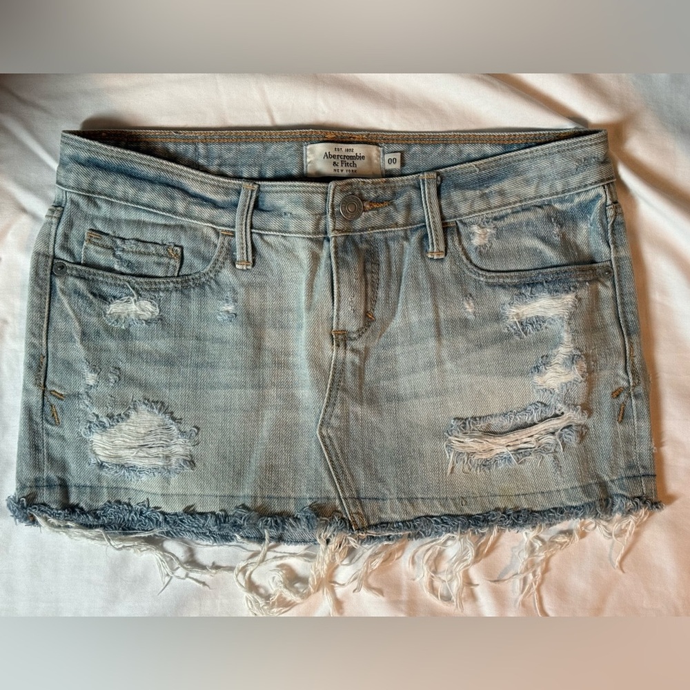 Vintage Y2K Abercrombie & Fitch Distressed Denim Skirt - Size 00